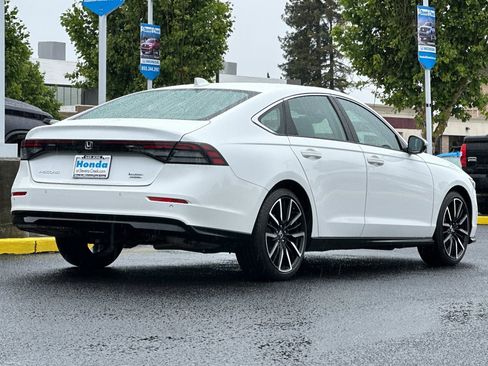 Used 2025 Honda Accord Touring image 9