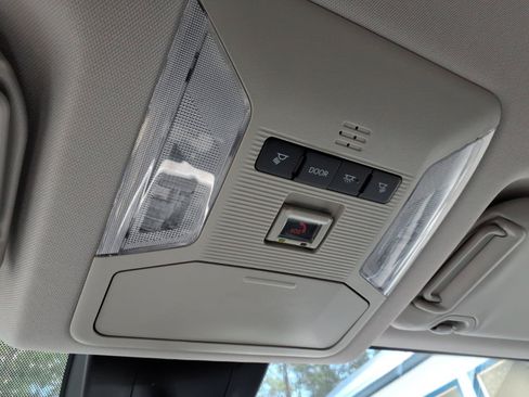 Used 2025 Toyota RAV4 XLE AWD/4WD image 23