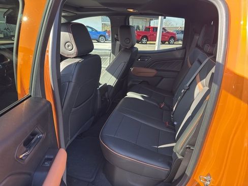 Used 2025 GMC Canyon AT4 w/ Nightfall Edition image 17