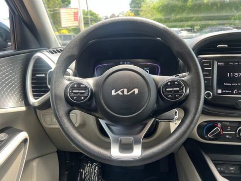 Used 2023 Kia Soul LX FWD image 13