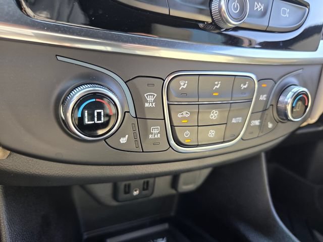 Used 2023 Chevrolet Traverse LT FWD image 27