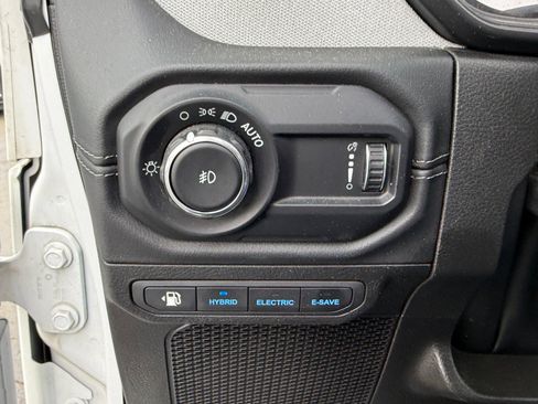 Used 2024 Jeep Wrangler Unlimited Sahara image 26