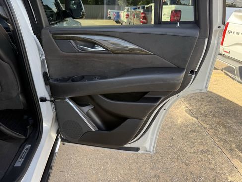 Used 2017 Cadillac Escalade Platinum AWD/4WD image 20