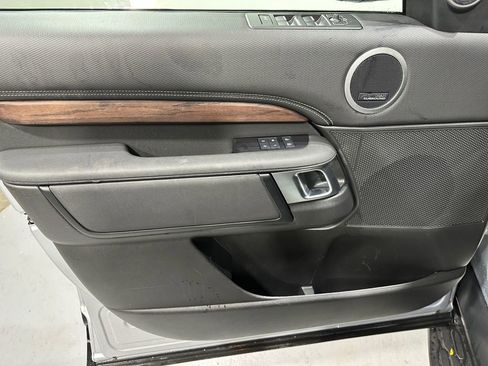 Used 2024 Land Rover Discovery Dynamic SE image 17