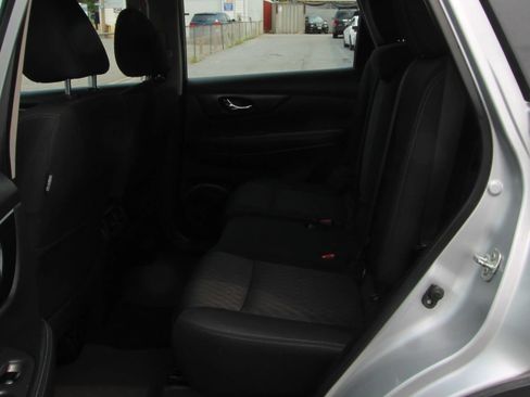 Used 2018 Nissan Rogue S AWD/4WD image 11