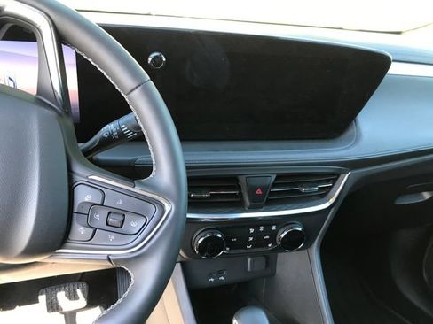 Certified 2024 Buick Encore GX Preferred w/ Comfort Package FWD image 7