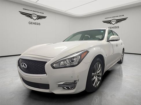 Used 2015 INFINITI Q70 3.7 w/ Technology Package RWD image 1