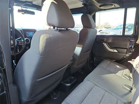 Used 2012 Jeep Wrangler Unlimited Sahara image 19