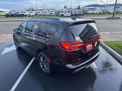 New 2026 Chrysler Pacifica Limited w/ S Appearance Package image 8