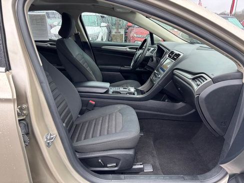 Used 2019 Ford Fusion SE image 14