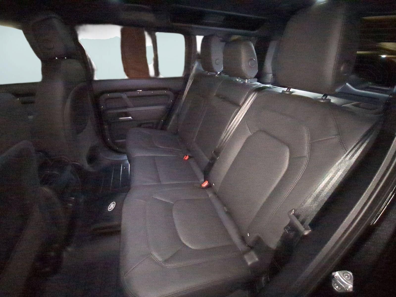 New 2026 Land Rover Defender 110 X-Dynamic SE AWD/4WD image 24