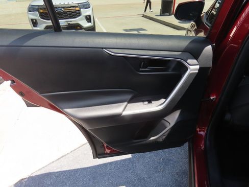 Used 2020 Toyota RAV4 LE FWD image 19