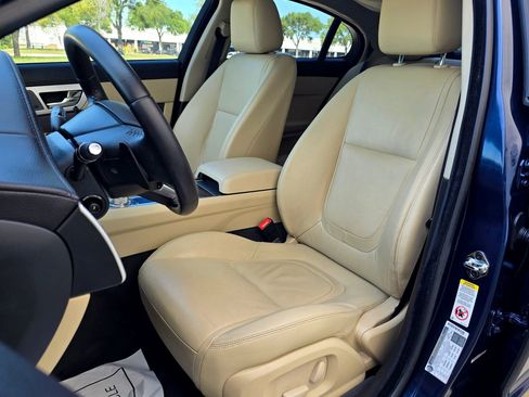 Used 2013 Jaguar XF RWD image 27