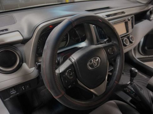 Used 2014 Toyota RAV4 LE AWD/4WD image 9
