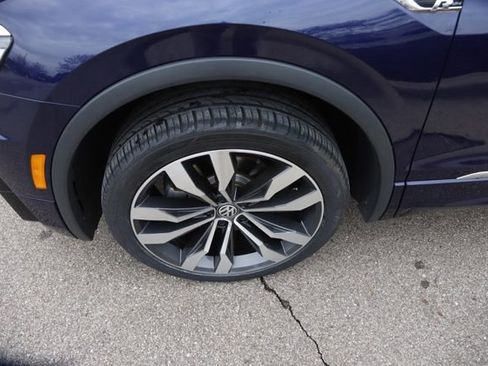 Used 2025 Volkswagen Tiguan SE AWD/4WD image 13
