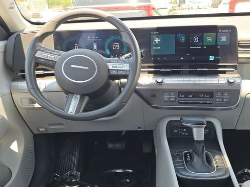 Used 2025 Hyundai Kona SEL AWD/4WD image 12