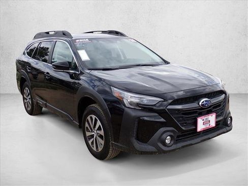 Used 2025 Subaru Outback Premium AWD/4WD image 6