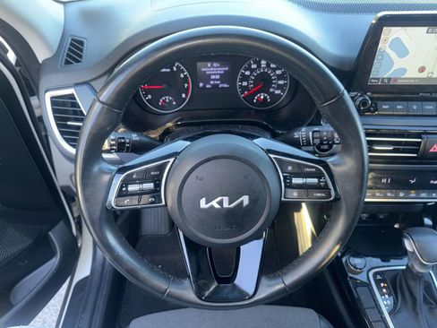 Certified 2023 Kia Seltos S w/ Navigation Package image 27