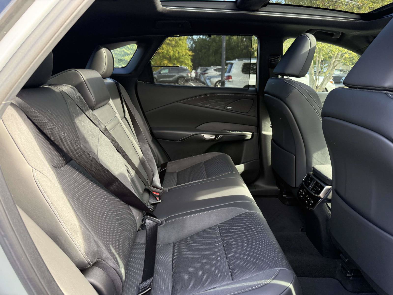 Used 2023 Lexus RX 350h w/ Accessory Package (Z1) AWD/4WD image 16