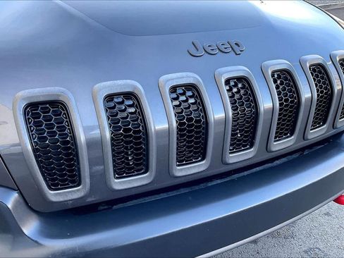 Used 2018 Jeep Cherokee Trailhawk image 29