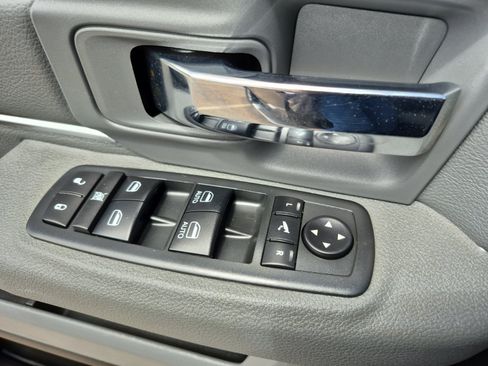 Used 2020 RAM 1500 Classic SLT w/ Luxury Group AWD/4WD image 15