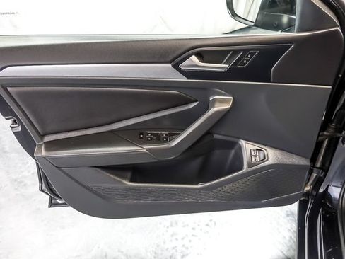 Used 2024 Volkswagen Jetta SE FWD image 25