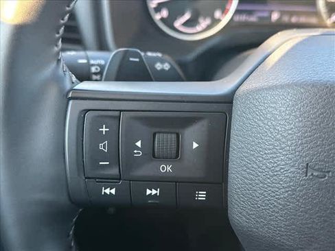 Used 2025 Nissan Rogue SV w/ SV Premium Package FWD image 21