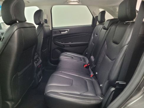 Used 2019 Ford Edge Titanium w/ Equipment Group 301A AWD/4WD image 18