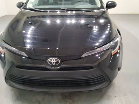 Used 2023 Toyota Corolla LE image 11