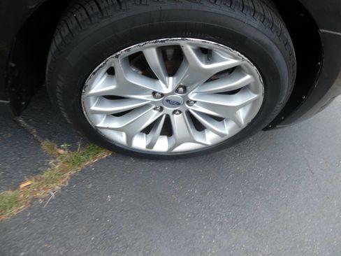 Used 2019 Ford Taurus Limited image 27