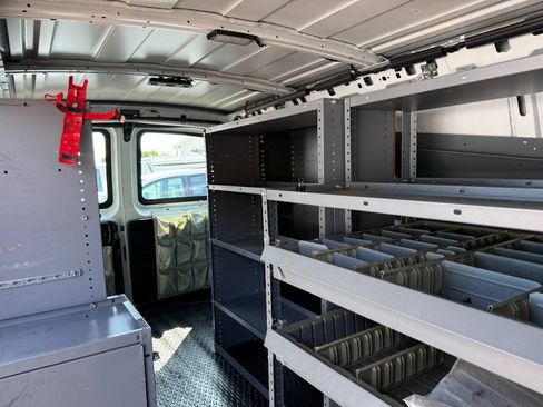 Used 2016 Chevrolet Express 2500 RWD image 21