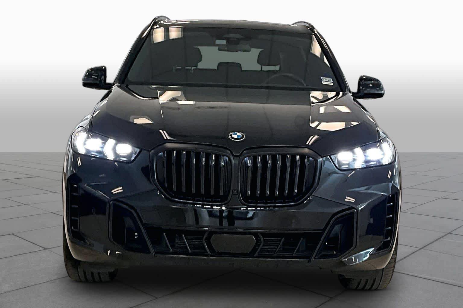 Used 2024 BMW X5 sDrive40i w/ M Sport Package RWD image 3