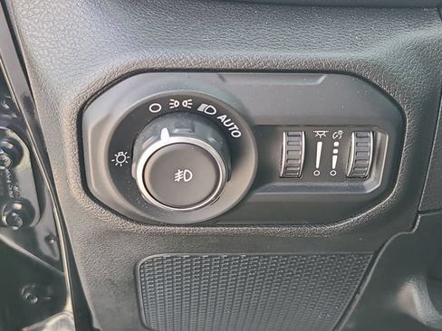 Used 2020 Jeep Wrangler Unlimited Sahara AWD/4WD image 23