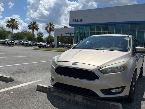 Used 2017 Ford Focus SEL FWD image 2
