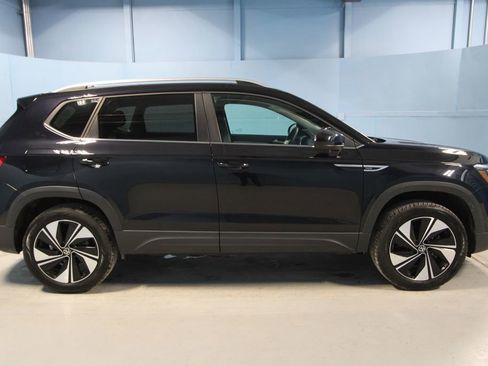 Used 2024 Volkswagen Taos SE image 30