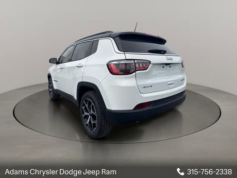 Used 2025 Jeep Compass Limited AWD/4WD image 5