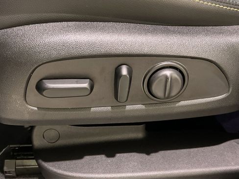 Used 2019 Chevrolet Equinox Premier image 23