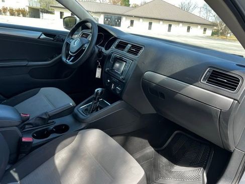 Used 2017 Volkswagen Jetta S image 21