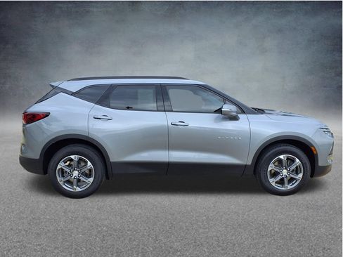 Used 2024 Chevrolet Blazer LT FWD image 6