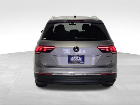 Used 2024 Volkswagen Tiguan SE AWD/4WD image 25