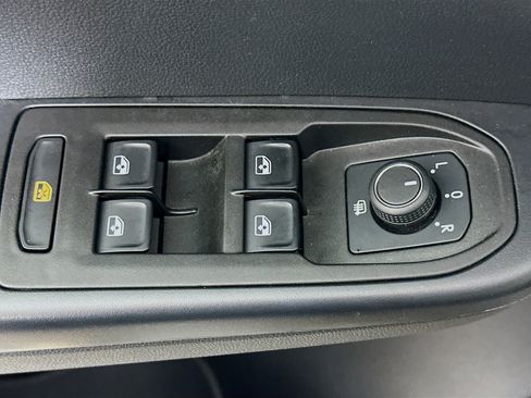 Used 2025 Volkswagen Taos SE AWD/4WD image 15