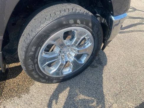 Used 2022 RAM 1500 Big Horn AWD/4WD image 3