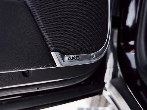 Used 2021 Cadillac Escalade Sport Platinum w/ LPO, ONYX Package image 35