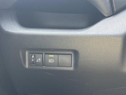 Used 2020 Toyota RAV4 LE FWD image 26