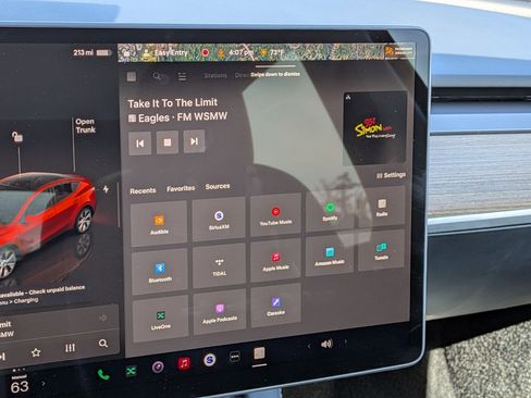Used 2024 Tesla Model Y Long Range AWD/4WD image 21