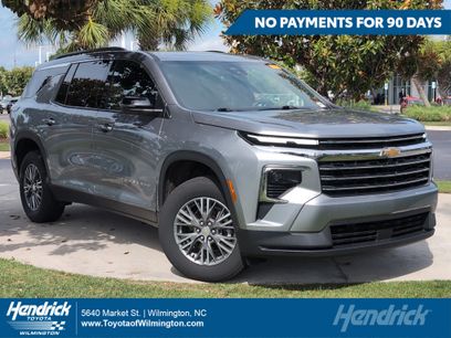 Used 2025 Chevrolet Traverse LT