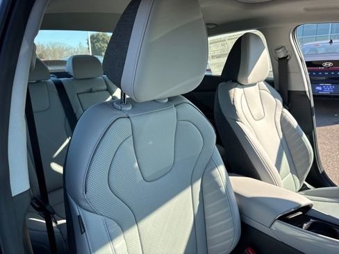 New 2026 Hyundai Elantra Limited image 24