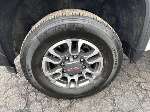 Used 2024 GMC Sierra 3500 SLE w/ SLE Value Package image 18