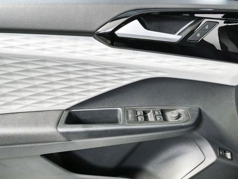 Used 2023 Volkswagen Taos S FWD image 6