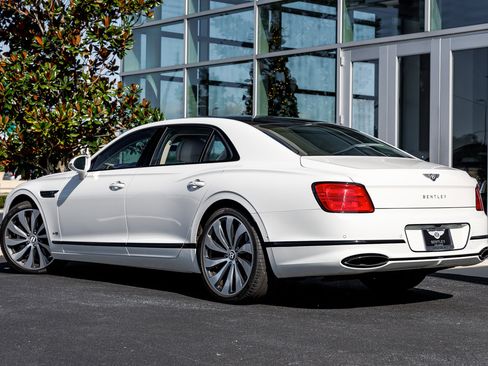 Used 2020 Bentley Flying Spur W12 image 3